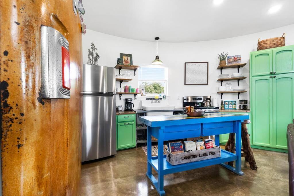 Silo House At Laughing Llama Farm Troy 外观 照片